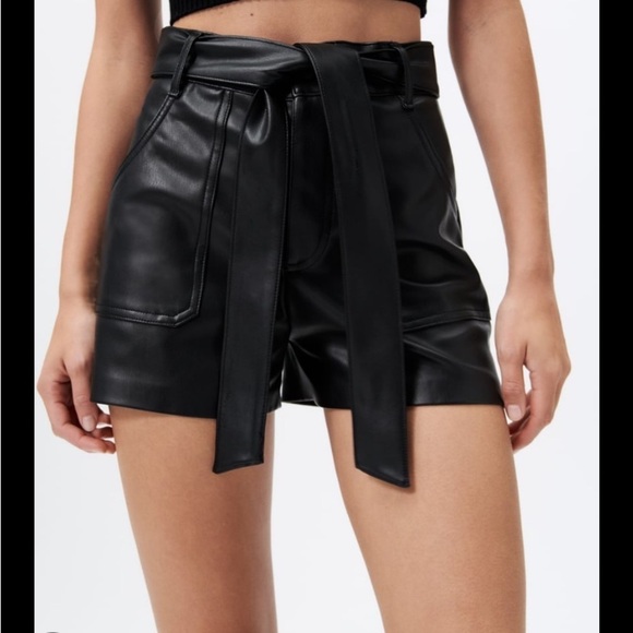 Zara Pants - Zara leather belted shorts